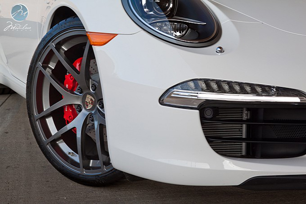 Porsche 911 on Modulare Wheels rims